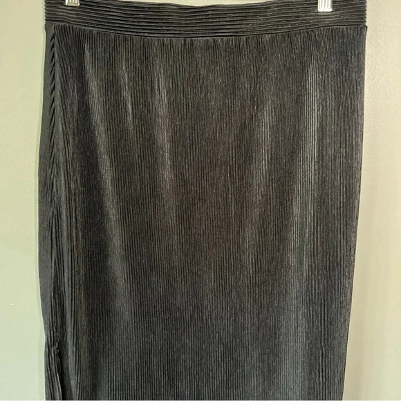 Ann Taylor Factory Black Ribbed Lined Flowy Midi Skirt Size 8 NWT Office - Picture 2 of 8